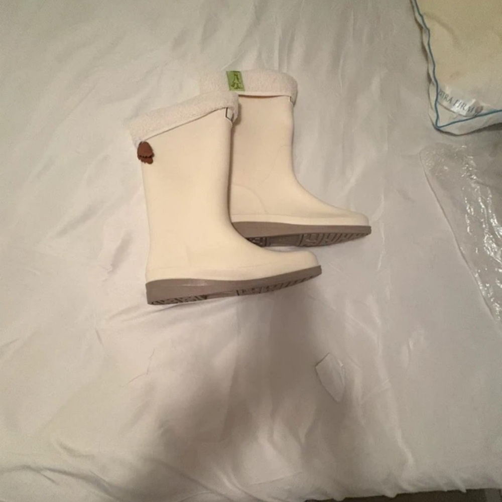 Justin Boots Cream Heeled Boots
